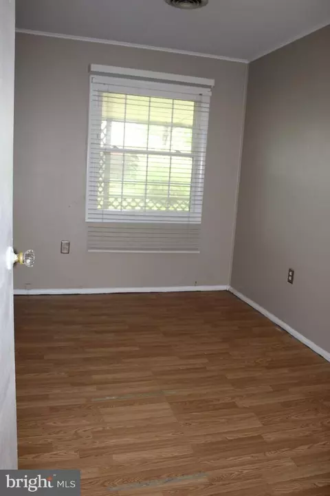 Bedroom - 501 E New St, Lititz, PA 17543 photo 2 of 2