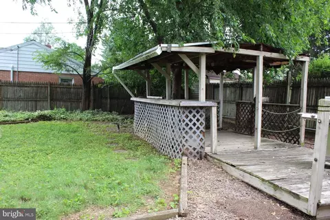 Exterior - 501 E New St, Lititz, PA 17543 photo 3 of 6