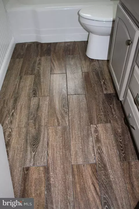Bath - 501 E New St, Lititz, PA 17543 photo 2 of 2