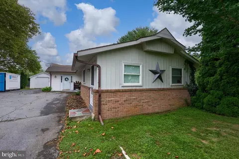 1147 W Main St, Ephrata, PA 17522 photo 2