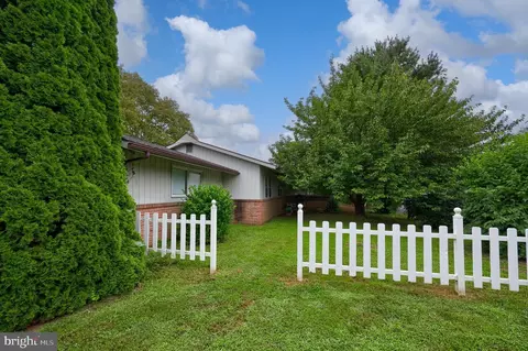 1147 W Main St, Ephrata, PA 17522 photo 4