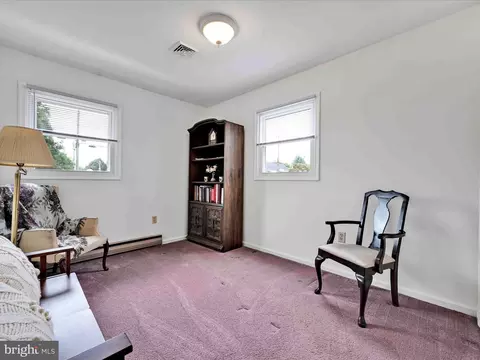 Bedroom - 301 Owl Hill Rd, Lititz, PA 17543 photo 3 of 4
