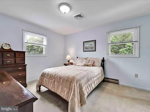 Bedroom - 301 Owl Hill Rd, Lititz, PA 17543 photo 1 of 4