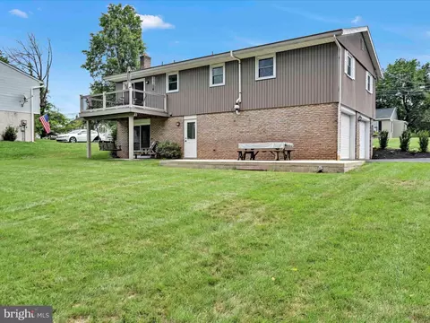Exterior - 301 Owl Hill Rd, Lititz, PA 17543 photo 5 of 7