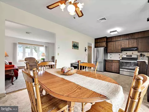 Dining - 301 Owl Hill Rd, Lititz, PA 17543 photo 2 of 2