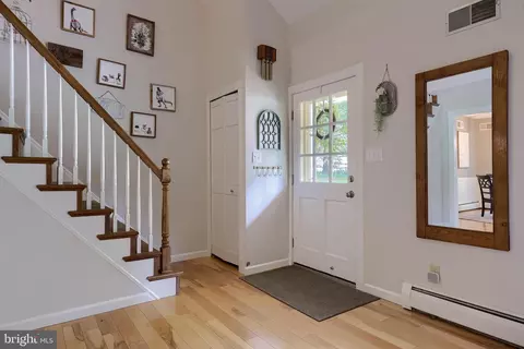 Entry Way - 24 Brookwood Dr, Lititz, PA 17543 photo 2 of 8