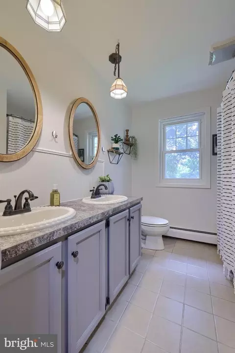 Bath - 24 Brookwood Dr, Lititz, PA 17543 photo 1 of 6