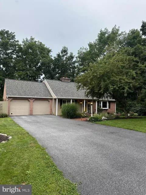 24 Brookwood Dr, Lititz, PA 17543