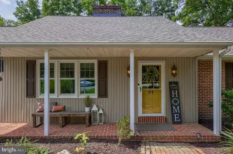 Exterior - 24 Brookwood Dr, Lititz, PA 17543 photo 4 of 4