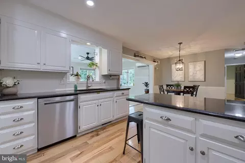 Kitchen - 24 Brookwood Dr, Lititz, PA 17543 photo 6 of 7