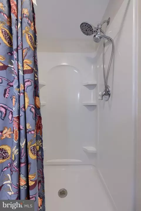 Bath - 24 Brookwood Dr, Lititz, PA 17543 photo 6 of 6