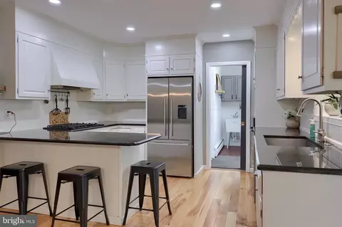 Kitchen - 24 Brookwood Dr, Lititz, PA 17543 photo 2 of 7