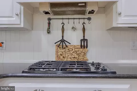Kitchen - 24 Brookwood Dr, Lititz, PA 17543 photo 5 of 7