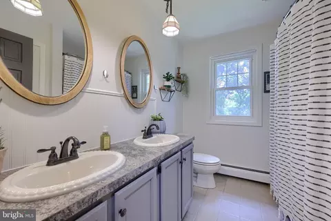 Bath - 24 Brookwood Dr, Lititz, PA 17543 photo 2 of 6