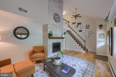 Entry Way - 24 Brookwood Dr, Lititz, PA 17543 photo 3 of 8