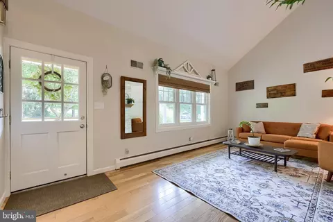 Entry Way - 24 Brookwood Dr, Lititz, PA 17543 photo 1 of 8