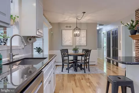 Entry Way - 24 Brookwood Dr, Lititz, PA 17543 photo 6 of 8