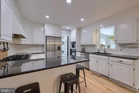 Kitchen - 24 Brookwood Dr, Lititz, PA 17543 photo 3 of 7