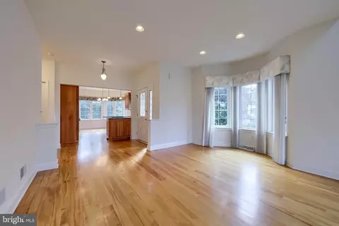Living - 1028 Laureldale Dr, Lititz, PA 17543 photo 8 of 10
