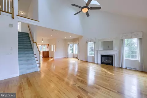 Living - 1028 Laureldale Dr, Lititz, PA 17543 photo 3 of 10