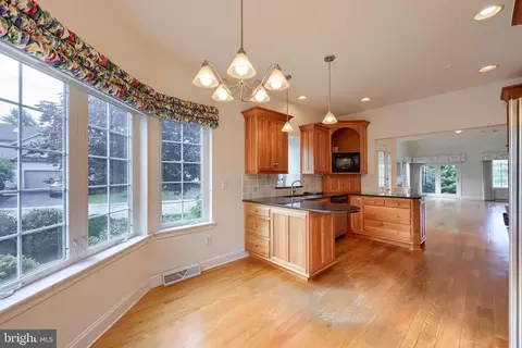 Kitchen - 1028 Laureldale Dr, Lititz, PA 17543 photo 3 of 9