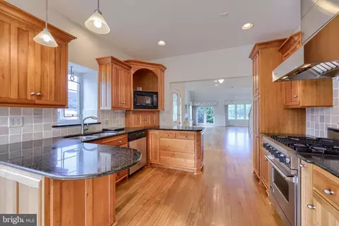 Kitchen - 1028 Laureldale Dr, Lititz, PA 17543 photo 6 of 9