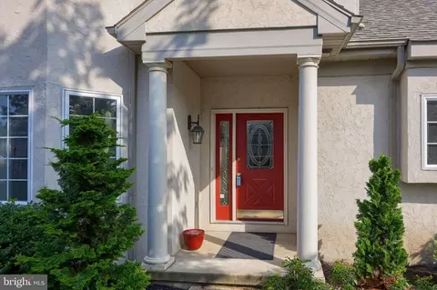 Entry Way - 1028 Laureldale Dr, Lititz, PA 17543 photo 1 of 5