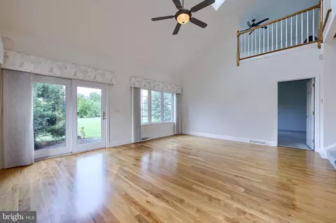 Living - 1028 Laureldale Dr, Lititz, PA 17543 photo 5 of 10