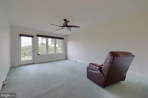 Living - 1028 Laureldale Dr, Lititz, PA 17543 photo 10 of 10