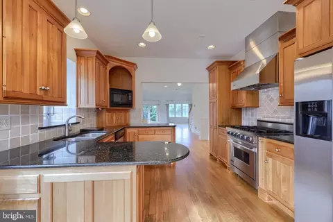 Kitchen - 1028 Laureldale Dr, Lititz, PA 17543 photo 4 of 9