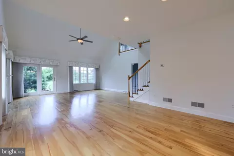 Living - 1028 Laureldale Dr, Lititz, PA 17543 photo 7 of 10