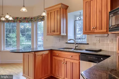 Kitchen - 1028 Laureldale Dr, Lititz, PA 17543 photo 5 of 9