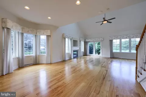 Living - 1028 Laureldale Dr, Lititz, PA 17543 photo 9 of 10