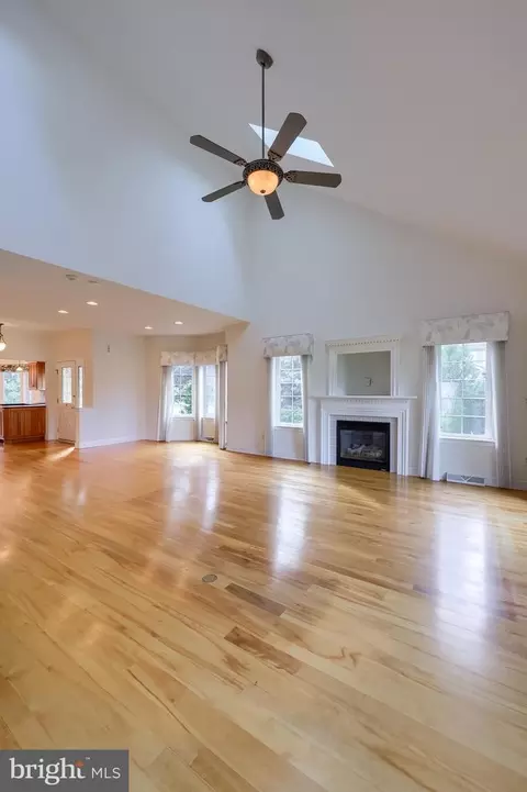 Living - 1028 Laureldale Dr, Lititz, PA 17543 photo 4 of 10