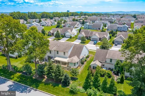 View/Area - 5263 Oak Leaf Dr, Mount Joy, PA 17552 photo 3 of 4