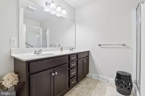 Bath - 5263 Oak Leaf Dr, Mount Joy, PA 17552 photo 1 of 2
