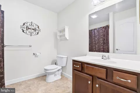 Bath - 5263 Oak Leaf Dr, Mount Joy, PA 17552 photo 2 of 2