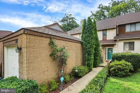 441 Stonegate Ct, Millersville, PA 17551