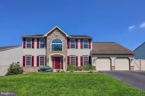 30 Chamberlain Ln, Millersville, PA 17551