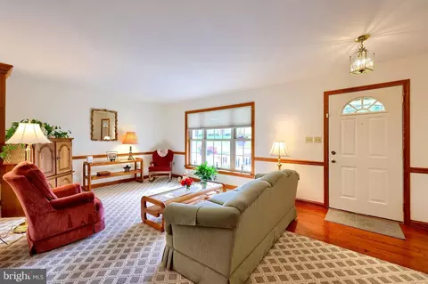 Entry Way - 23 Field Ln, Lititz, PA 17543 photo 2 of 3