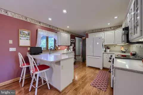 Kitchen - 23 Field Ln, Lititz, PA 17543 photo 5 of 5
