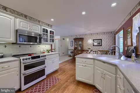 Kitchen - 23 Field Ln, Lititz, PA 17543 photo 4 of 5
