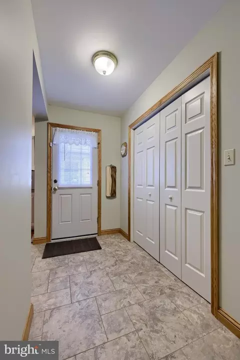 Entry Way - 23 Field Ln, Lititz, PA 17543 photo 3 of 3