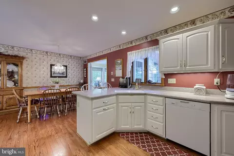 Kitchen - 23 Field Ln, Lititz, PA 17543 photo 2 of 5