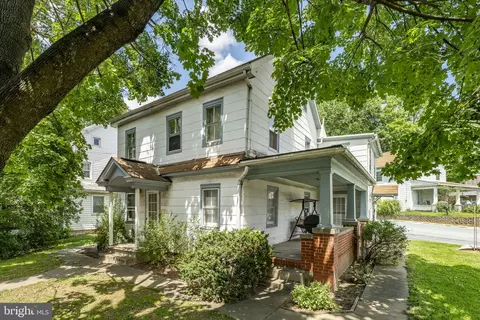 105 W 105a W Main St, Leola, PA 17540
