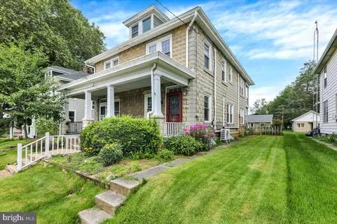 47 W Lincoln Ave, Lititz, PA 17543 photo 3