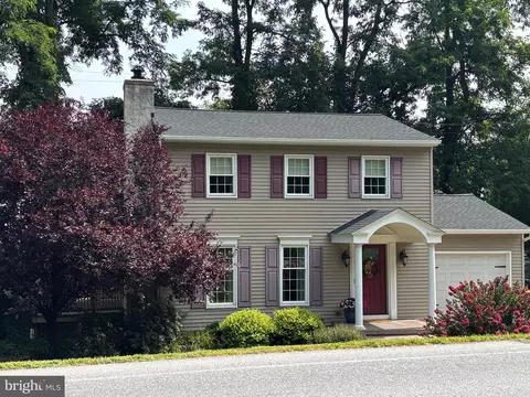 5331 Strasburg Rd, Kinzers, PA 17535