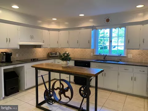 Kitchen - 301 S Locust St, Lititz, PA 17543 photo 3 of 13