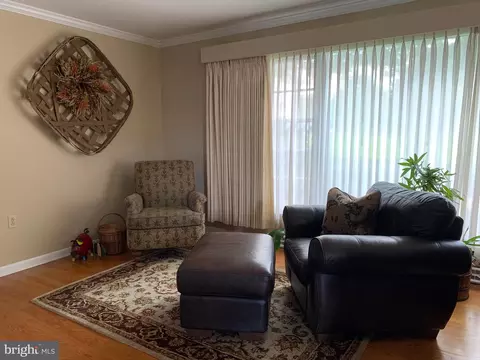 Living - 301 S Locust St, Lititz, PA 17543 photo 2 of 7