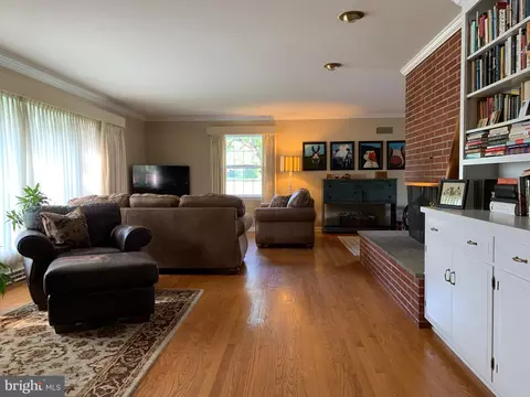 Living - 301 S Locust St, Lititz, PA 17543 photo 1 of 7